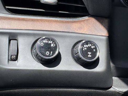 Used 2020 Cadillac Escalade Luxury AWD/4WD image 17