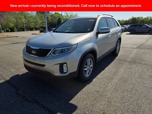 Used 2015 Kia Sorento LX image 1
