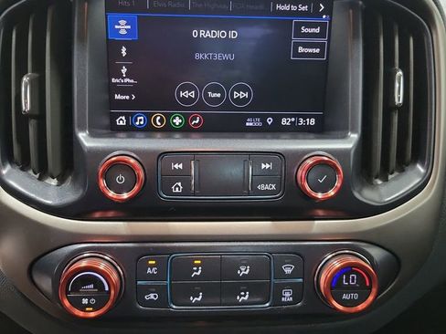 Used 2022 Chevrolet Colorado Z71 AWD/4WD image 4
