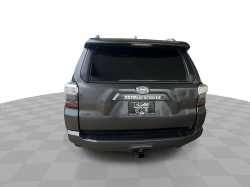 Used 2018 Toyota 4Runner SR5 AWD/4WD image 7