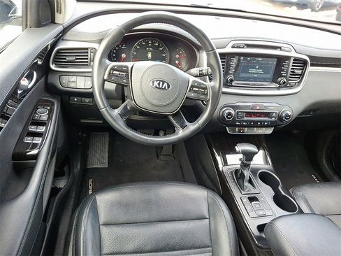 Used 2019 Kia Sorento EX image 12