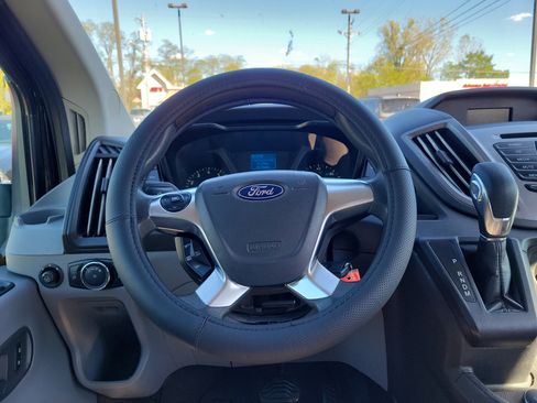 Used 2019 Ford Transit 350 XLT image 21