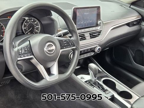 Used 2024 Nissan Altima 2.5 SV FWD image 8