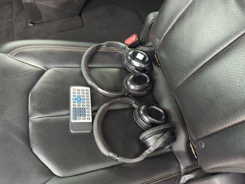 Used 2018 Chrysler Pacifica Touring-L w/ Tire & Wheel Group image 43