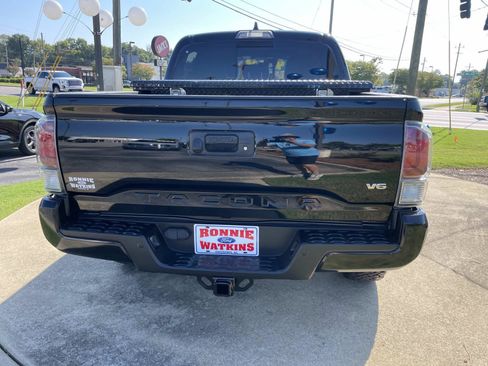 Used 2020 Toyota Tacoma TRD Sport w/ TRD Premium Sport Package AWD/4WD image 5