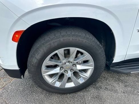 Used 2021 Chevrolet Tahoe Premier w/ Premium Package RWD image 4