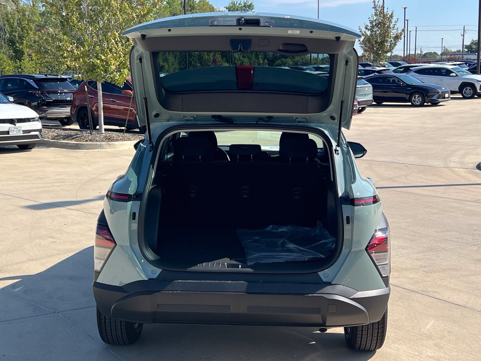New 2027 Hyundai Kona SE FWD image 14