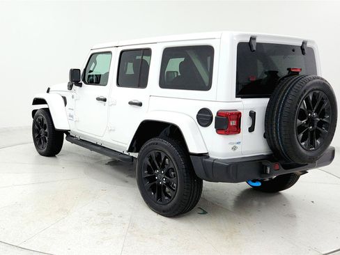 Used 2024 Jeep Wrangler Unlimited Sahara w/ Technology Group AWD/4WD image 3