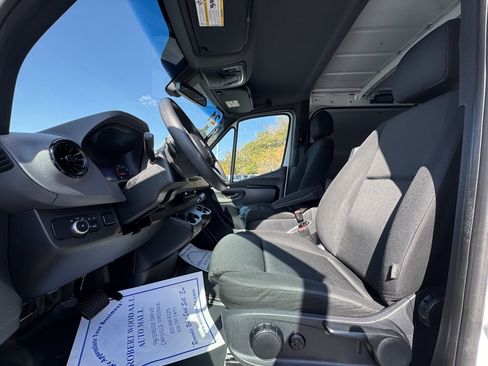 Used 2021 Mercedes-Benz Sprinter 1500 image 14