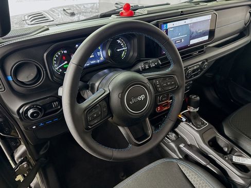 Used 2025 Jeep Wrangler Unlimited Rubicon 4xe image 22