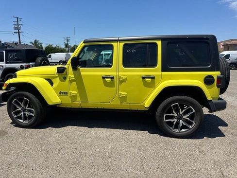 Used 2024 Jeep Wrangler Unlimited AWD/4WD image 9