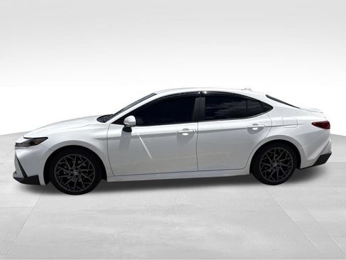Used 2025 Toyota Camry SE FWD image 2