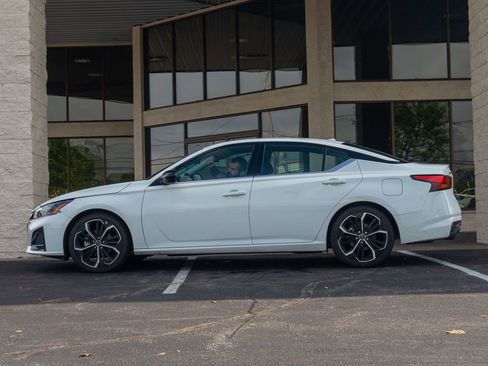 Used 2024 Nissan Altima 2.5 SR image 9