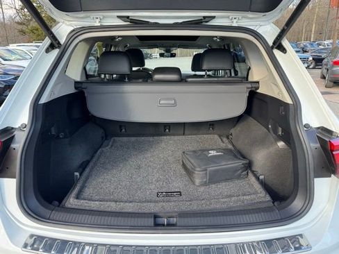 Certified 2022 Volkswagen Tiguan SE w/ Panoramic Sunroof Package image 18