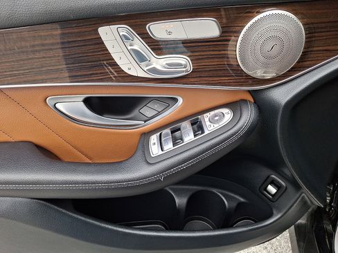 Used 2021 Mercedes-Benz GLC 300 4MATIC image 12