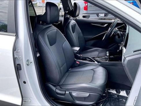 Used 2023 Kia Niro EX image 6