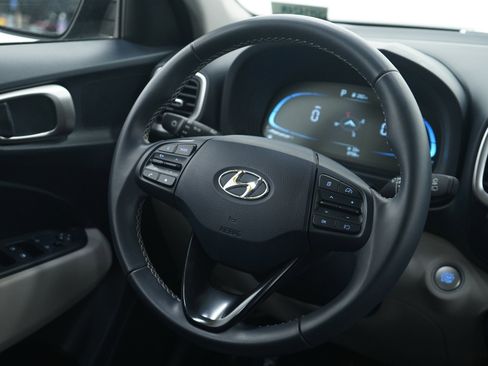 Certified 2025 Hyundai Venue Limited image 14