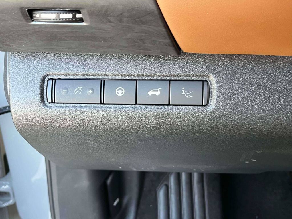 Used 2026 Nissan Pathfinder Platinum FWD image 20