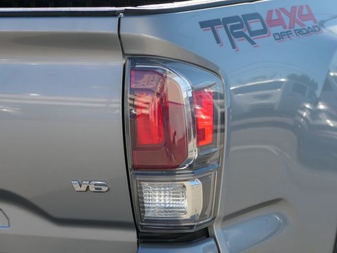 Used 2020 Toyota Tacoma TRD Off-Road image 5