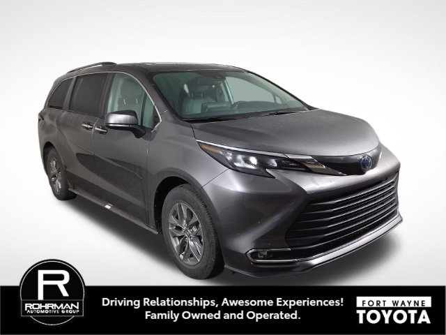 Used 2024 Toyota Sienna XLE w/ XLE Plus Package AWD/4WD image 4
