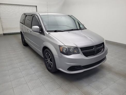 Used 2016 Dodge Grand Caravan SE FWD image 13