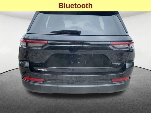 Used 2025 Jeep Grand Cherokee Altitude AWD/4WD image 11