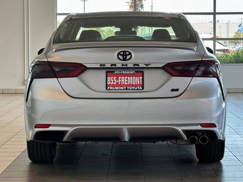 Certified 2018 Toyota Camry SE FWD image 5