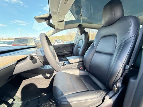 Used 2021 Tesla Model Y Long Range image 13