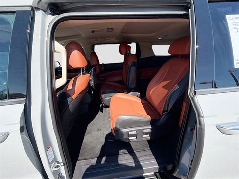 Used 2024 Kia Carnival SX Prestige image 22