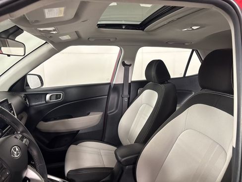 Used 2025 Hyundai Venue SEL FWD image 26