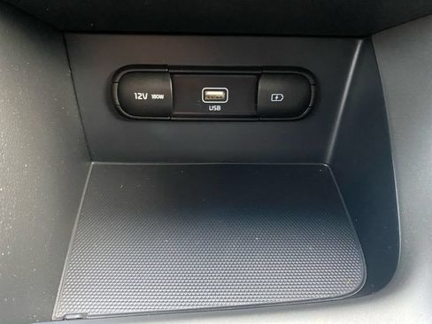 Used 2020 Kia Niro LX FWD image 35