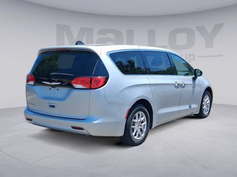 Used 2023 Chrysler Voyager LX FWD image 5