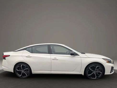 Used 2023 Nissan Altima 2.5 SR image 5