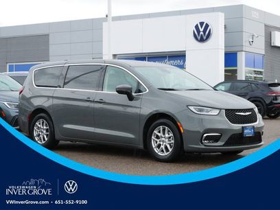 Used 2023 Chrysler Pacifica Touring-L