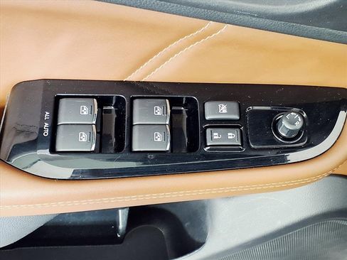 Used 2019 Subaru Outback 3.6R Touring image 17