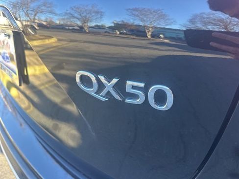 Used 2019 INFINITI QX50 Essential w/ Premium Heat Package image 12