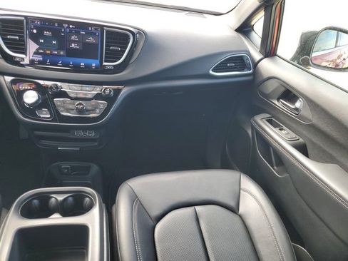 Used 2025 Chrysler Pacifica Select FWD image 34