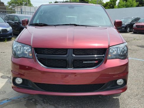 Used 2019 Dodge Grand Caravan SE FWD image 4