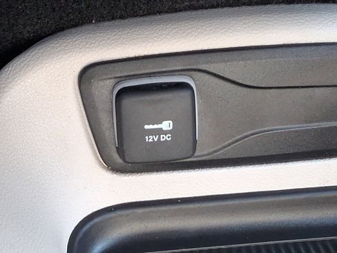 Used 2023 Chrysler Pacifica Touring-L FWD image 25