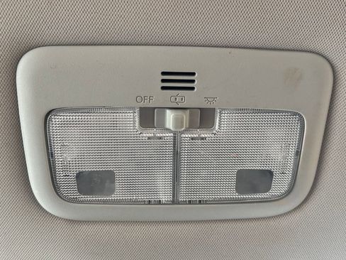 Used 2017 Toyota Corolla LE image 15