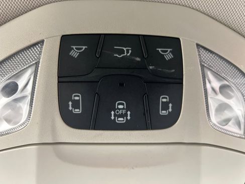 Used 2020 Chrysler Pacifica Touring-L image 71