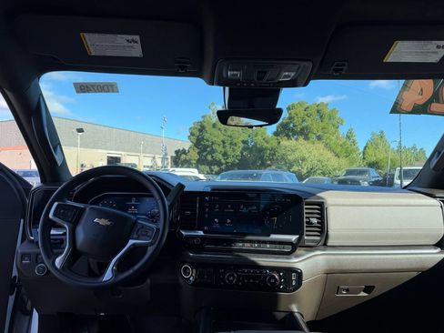 Used 2024 Chevrolet Silverado 2500 LTZ w/ LTZ Premium Package AWD/4WD image 12