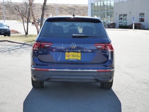 Certified 2024 Volkswagen Tiguan SE image 6