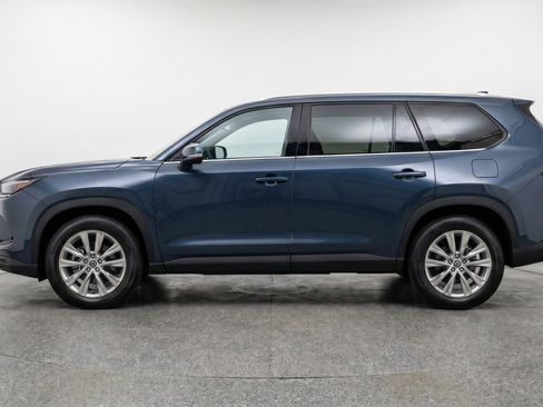 Used 2025 Toyota Grand Highlander FWD image 5