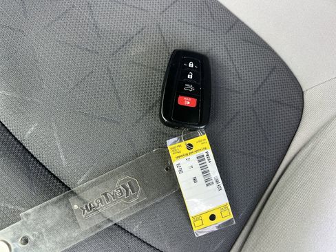 Used 2021 Toyota RAV4 XLE w/ Convenience Package image 37