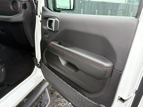 Used 2024 Jeep Gladiator Rubicon AWD/4WD image 10