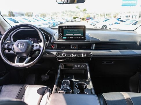 Certified 2025 Honda Pilot EX-L image 2