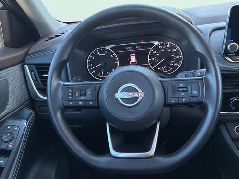 Used 2022 Nissan Rogue S image 18