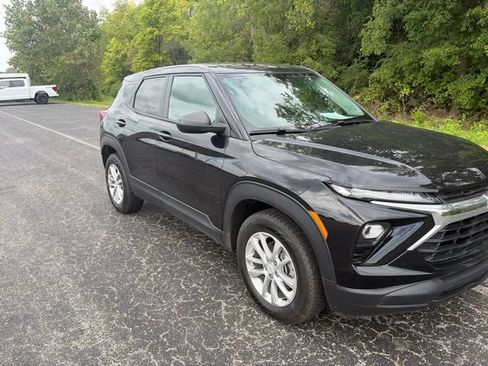 Used 2024 Chevrolet TrailBlazer LS w/ LS Convenience Package AWD/4WD image 9