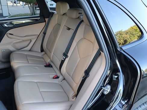 Used 2020 Porsche Macan image 45